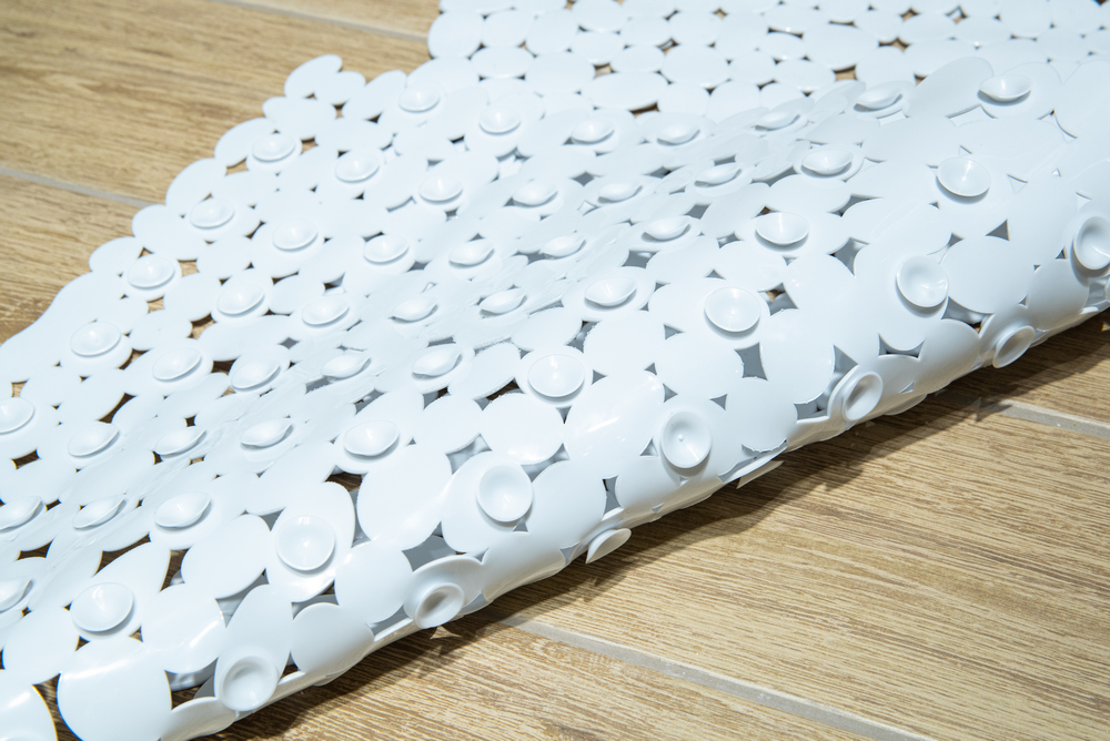 Csúszásgátló kádbetét, kavics mintás, fehér, 90×40 cm – 3. kép