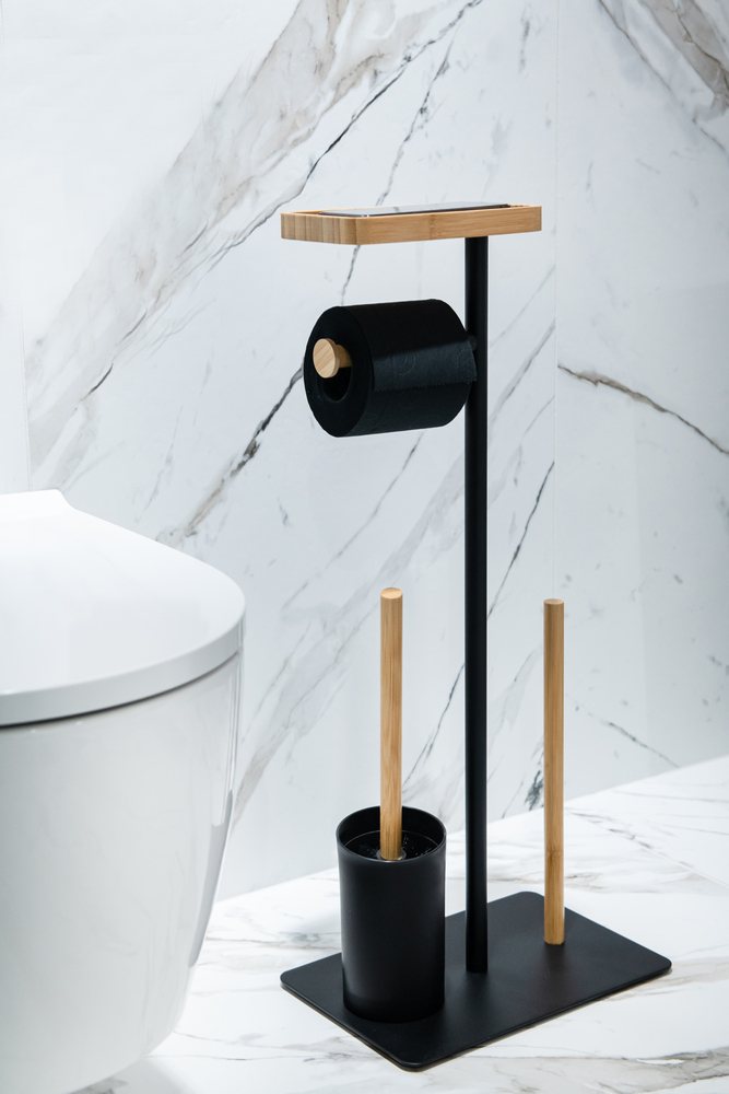 WC-garnitúra állvány kefével, bambusz polccal, matt fekete – 4. kép